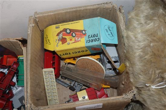 A quantity of Dinky, Matchbox and other diecast vehicles